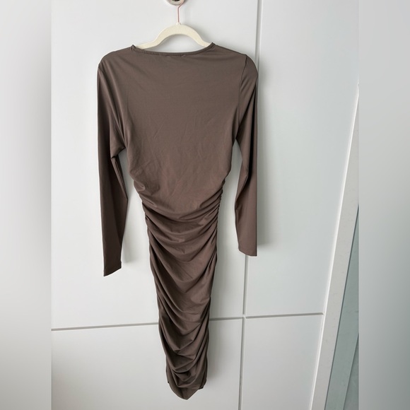 Seven Sisters Taupe Ruched Long Sleeve Midi Dress – Size S (Stretchy) - Picture 6 of 8